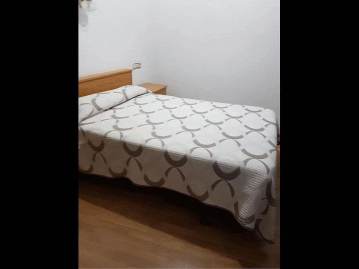 Room In Lodge - Double And Single Room - Pension Oria 1 Luarca Exterior photo