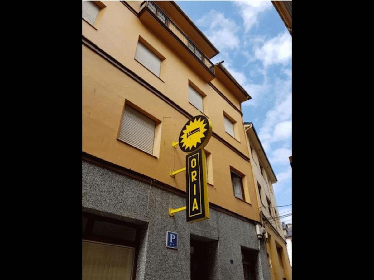 Room In Lodge - Double And Single Room - Pension Oria 1 Luarca Exterior photo