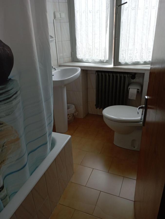 Room In Lodge - Double And Single Room - Pension Oria 1 Luarca Exterior photo