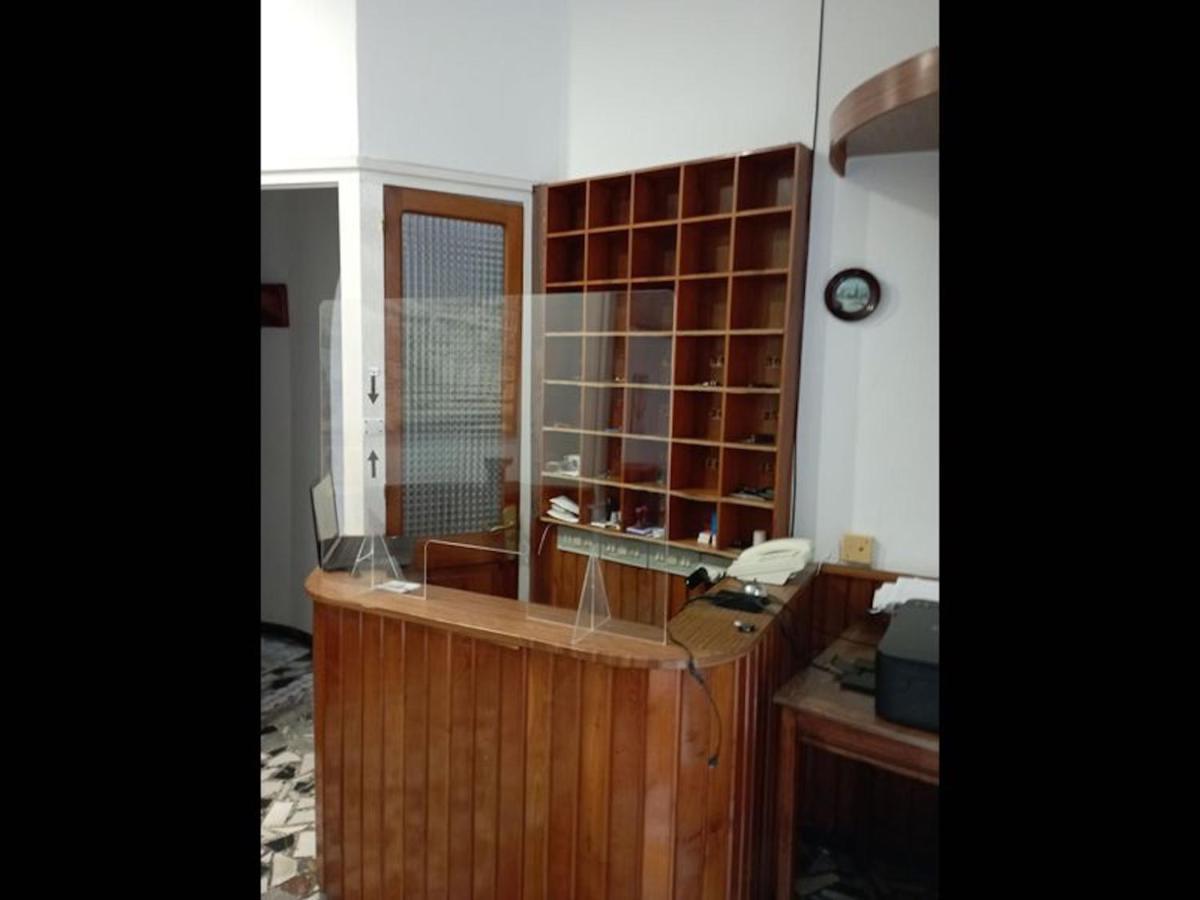 Room In Lodge - Double And Single Room - Pension Oria 1 Luarca Exterior photo