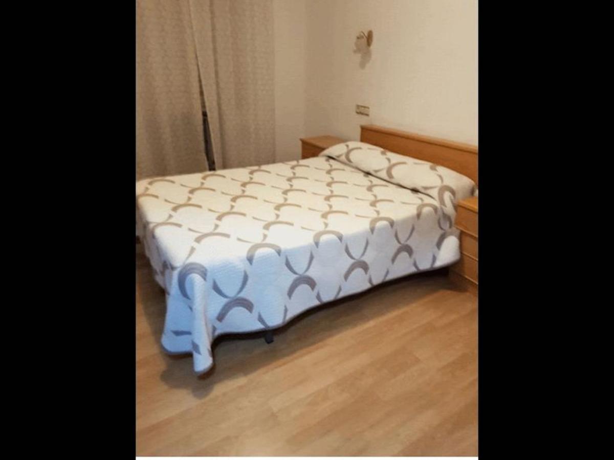 Room In Lodge - Double And Single Room - Pension Oria 1 Luarca Exterior photo